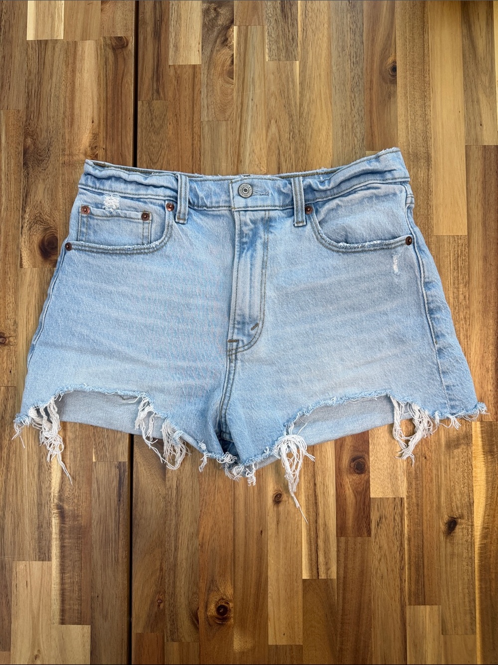 Abercrombie & Fitch The Mom Short High Rise
